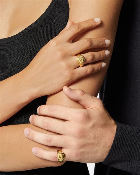 versace anillos